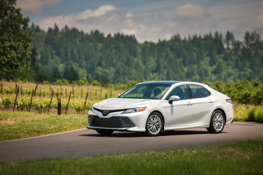 Toyota Camry XLE 2017 года  (NA) (фото 2 из 8)